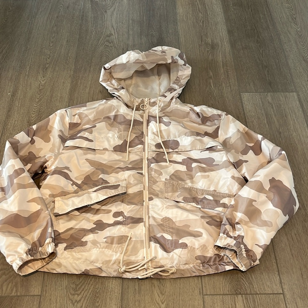 H&M Camouflage windbreaker NWOT